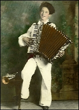 Claude Gordon plays both according and cornet for a crowd of 25,000 people. &nbsp;The program was broadcast by remote control. &nbsp;Great Falls, Montana, July 4,1932